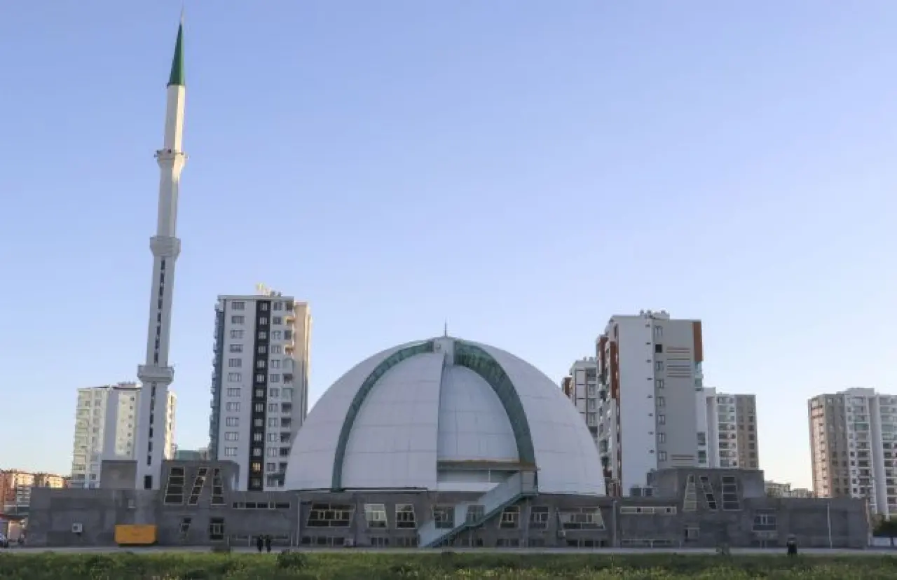 Birisi Evi Ters Çevirmiş, Diğeri Gemiden Apartman Yapmış: Gerçek Olduğuna Zor İnanacaksınız 17