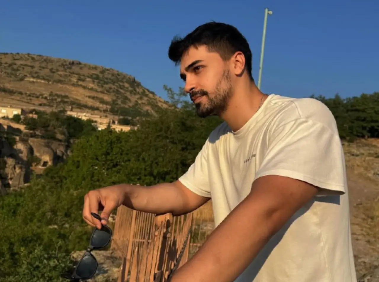 “Kızgın Topraklar” aşkı gerçek oldu! Yağmur Yüksel kalbini rol arkadaşına kaptırdı 2