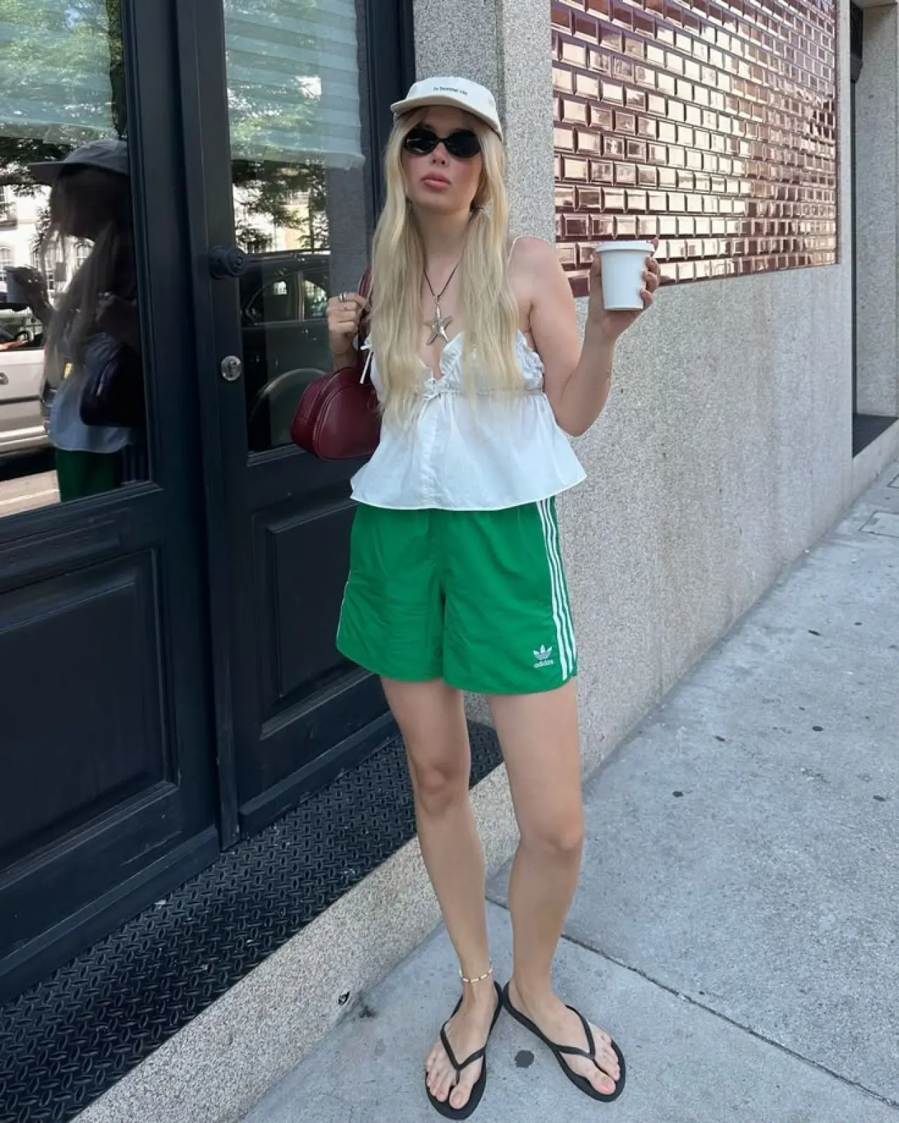 Bu yaz kotların yerini spor şortlar alıyor: Hem rahat hem şık 4