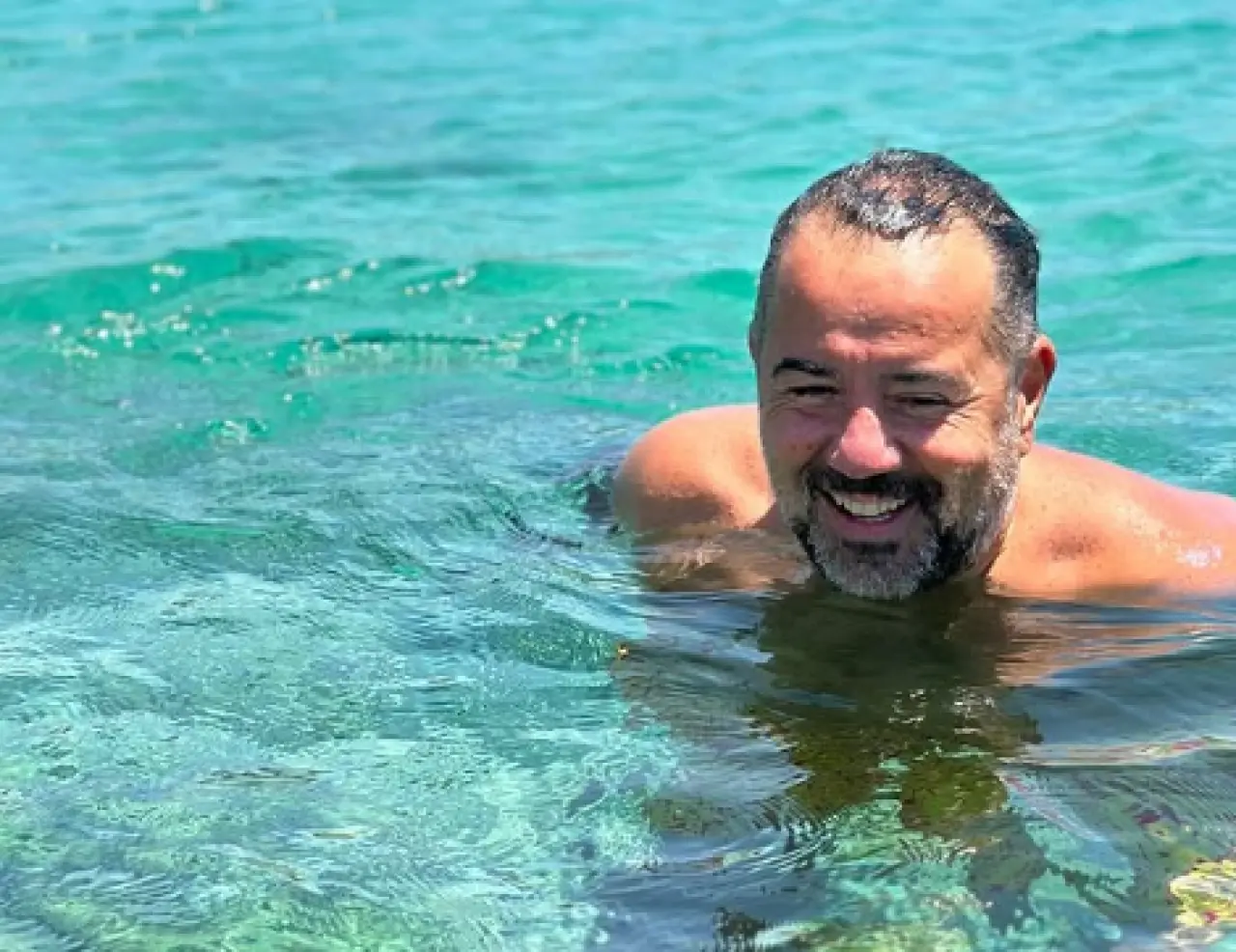 Ata Demirer’in mayosundan çıkan not herkesi güldürdü! İşte notun detayları 1