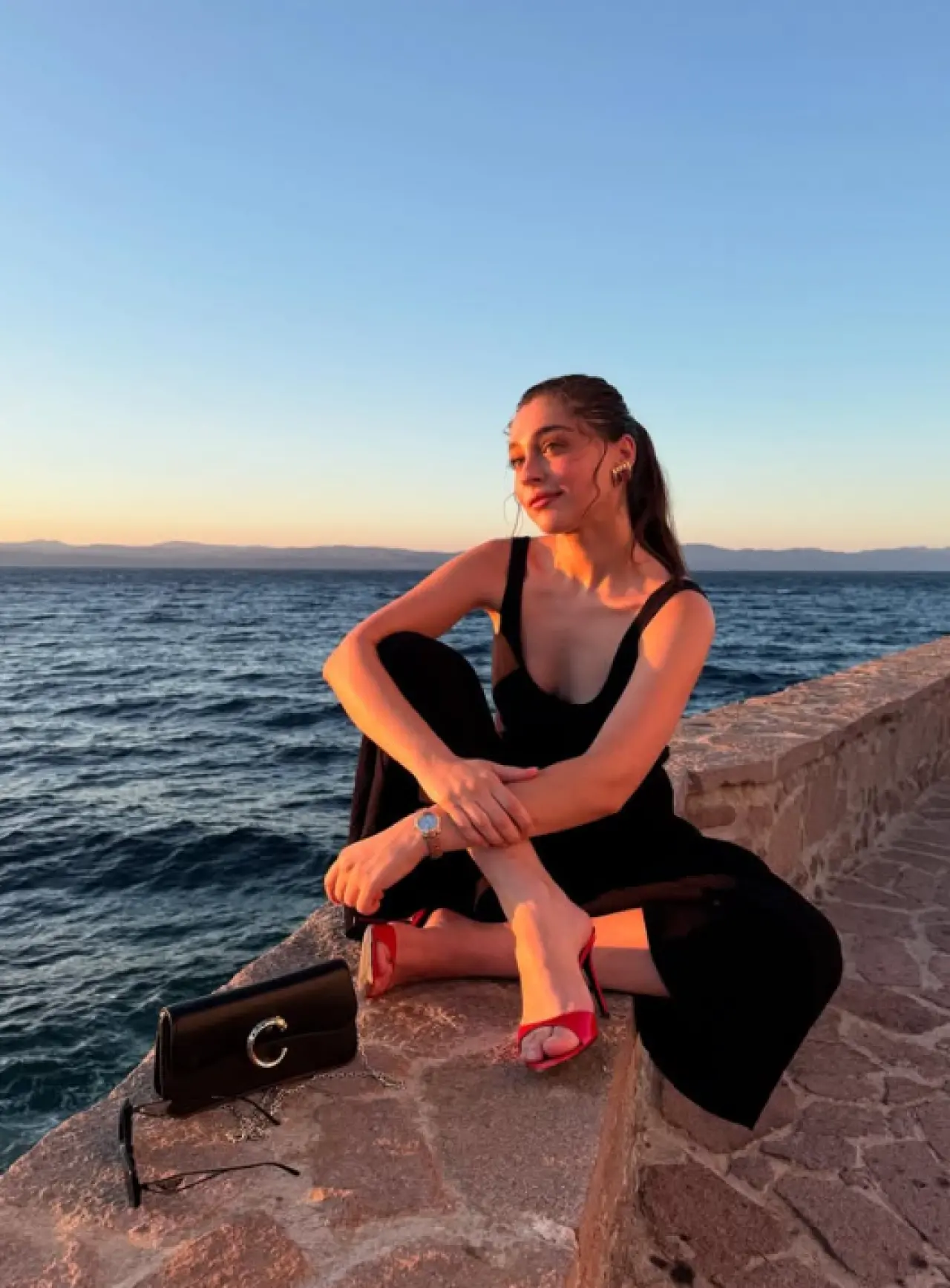 Cemre Baysel’in sağlık durumu merak konusu: “Ameliyat bitti” 3