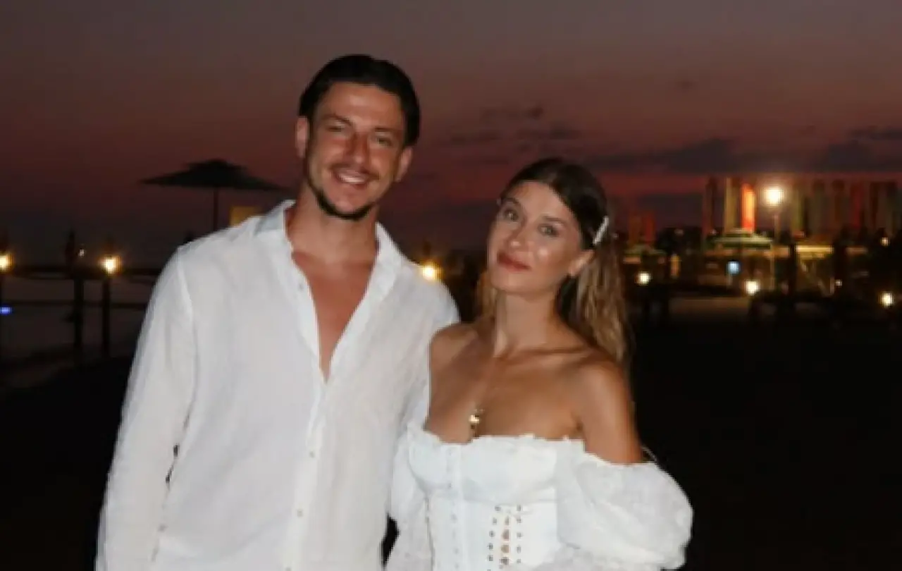 Enis Destan’dan ailesine rest: Balayı pozlarıyla dikkat çekti 2