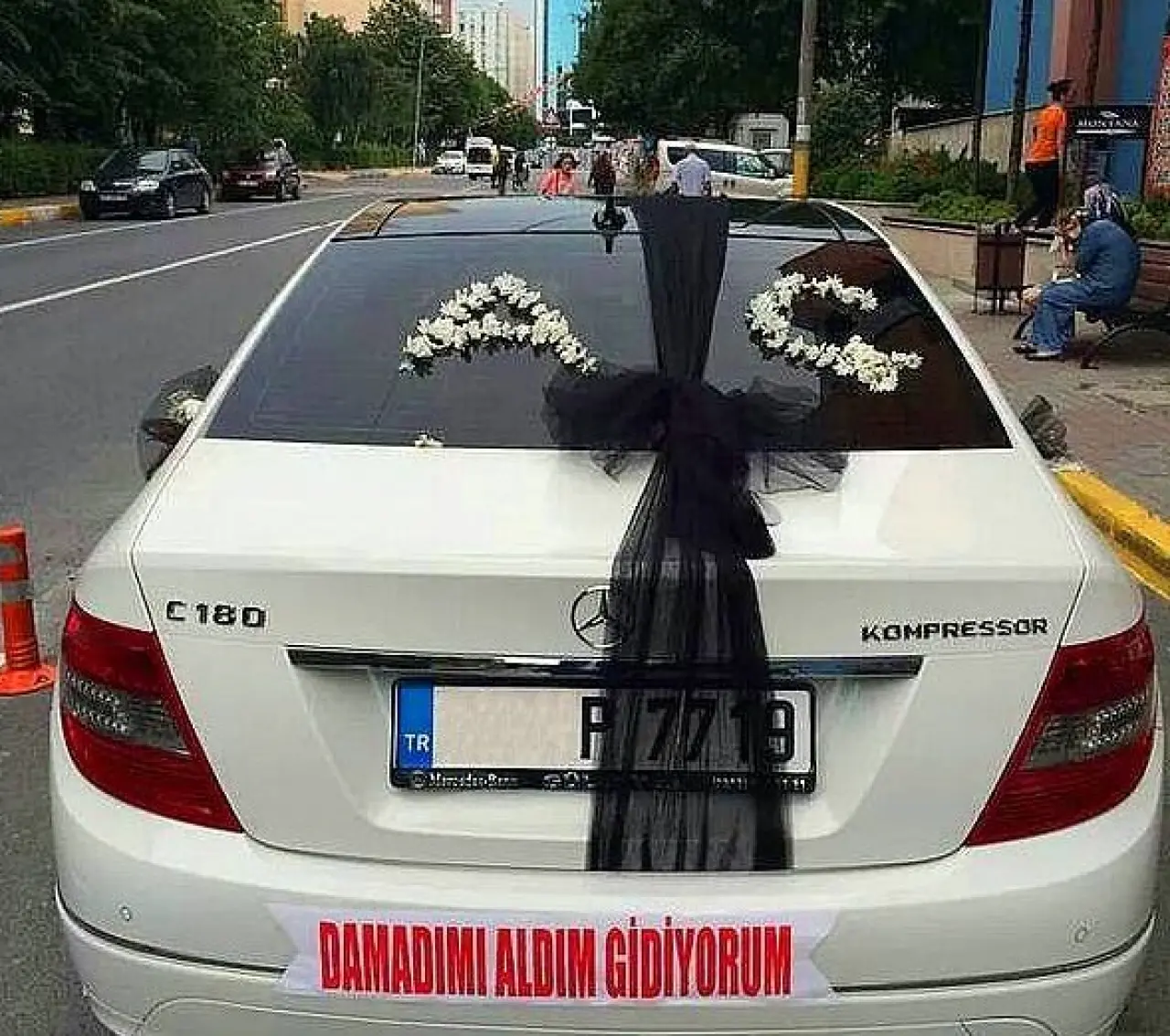 Kız Kaçtı, Damat Şokta: En Efsane Gelin Arabası Sözleri 24