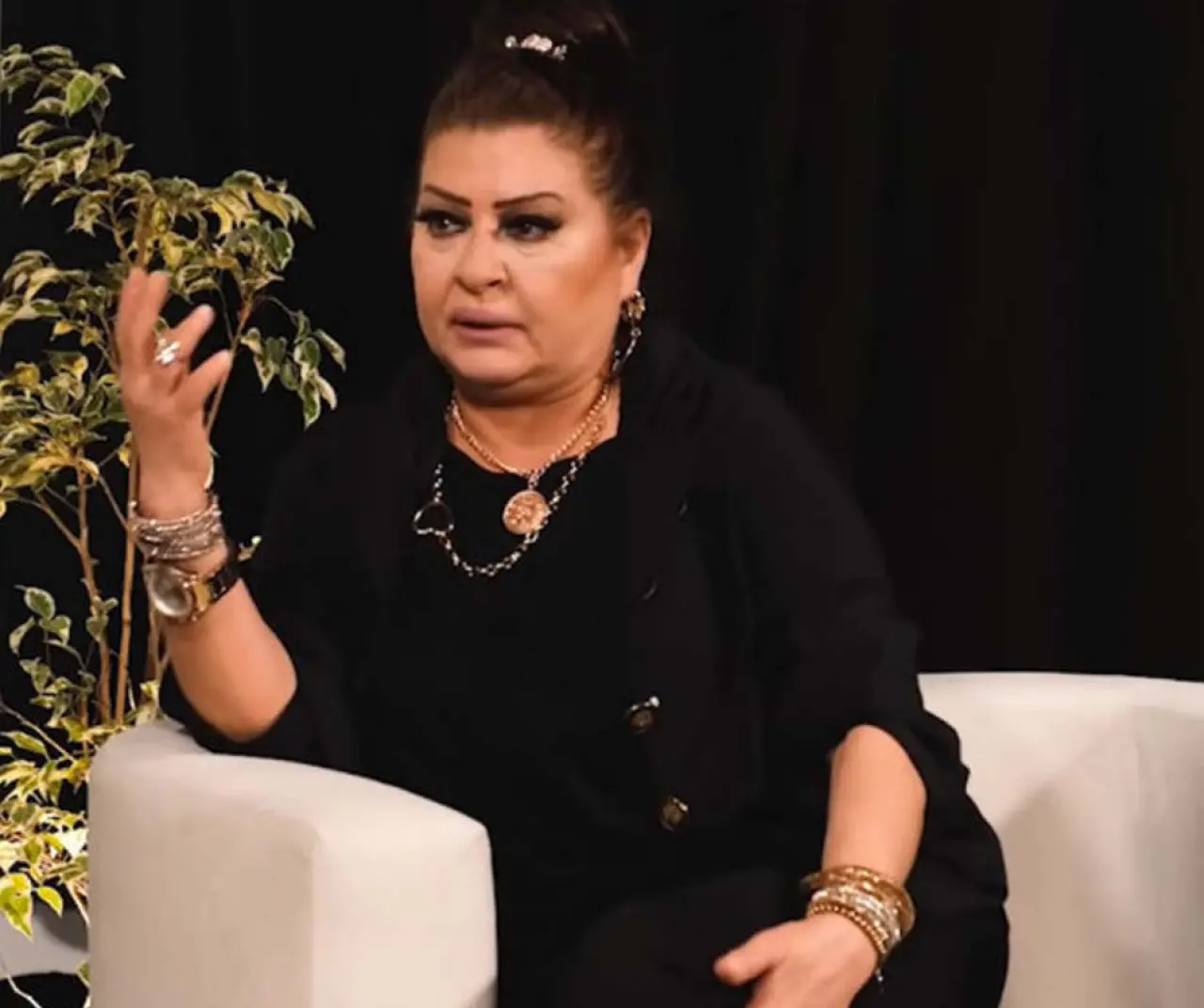 Ünlü şarkıcının acı kaybı! Annesini son yolculuğuna uğurladı 2