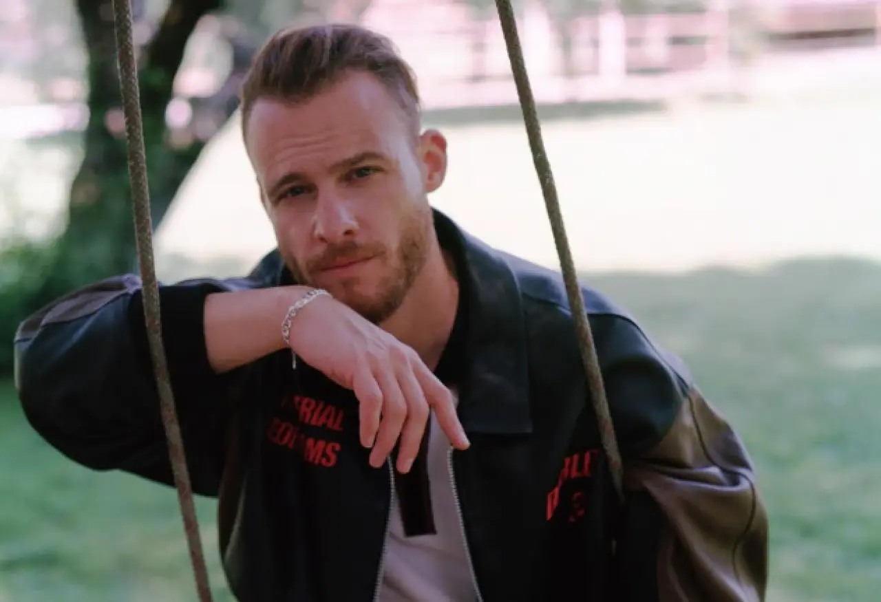 Ünlü olmadan önce şoförlük ve resepsiyon! Kerem Bürsin’in zorlu kariyer yolculuğu 3