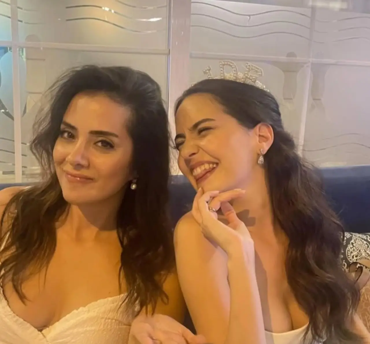 Ezgi Şenler evlilik hazırlığında! Ünlü oyuncudan dans dolu bekârlığa veda 1