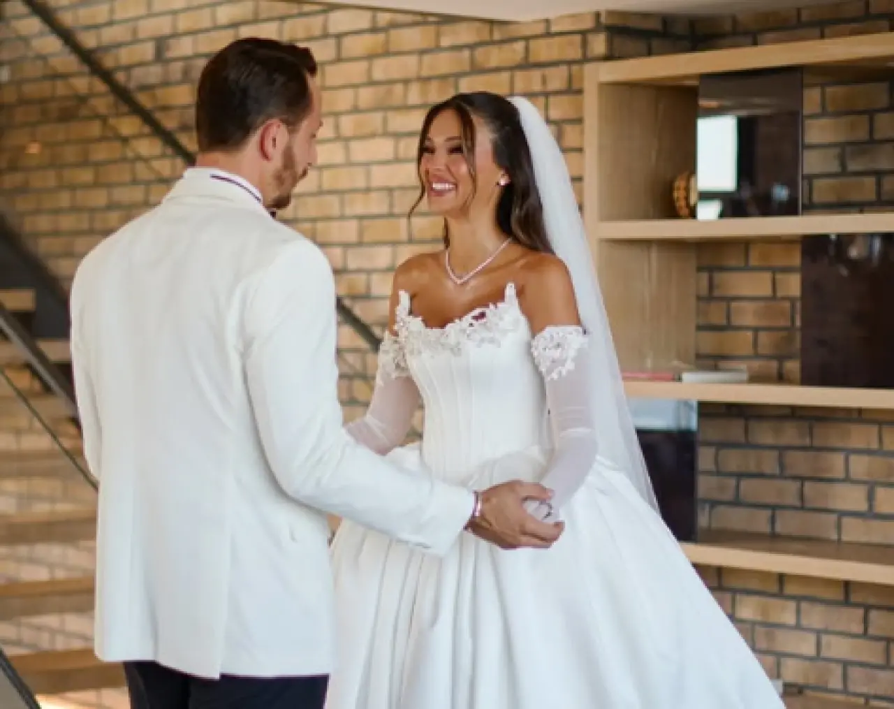 Berkan Karabulut ve Lale Onuk’un düğünün detayları! Gelinlik sosyal medyayı salladı 1