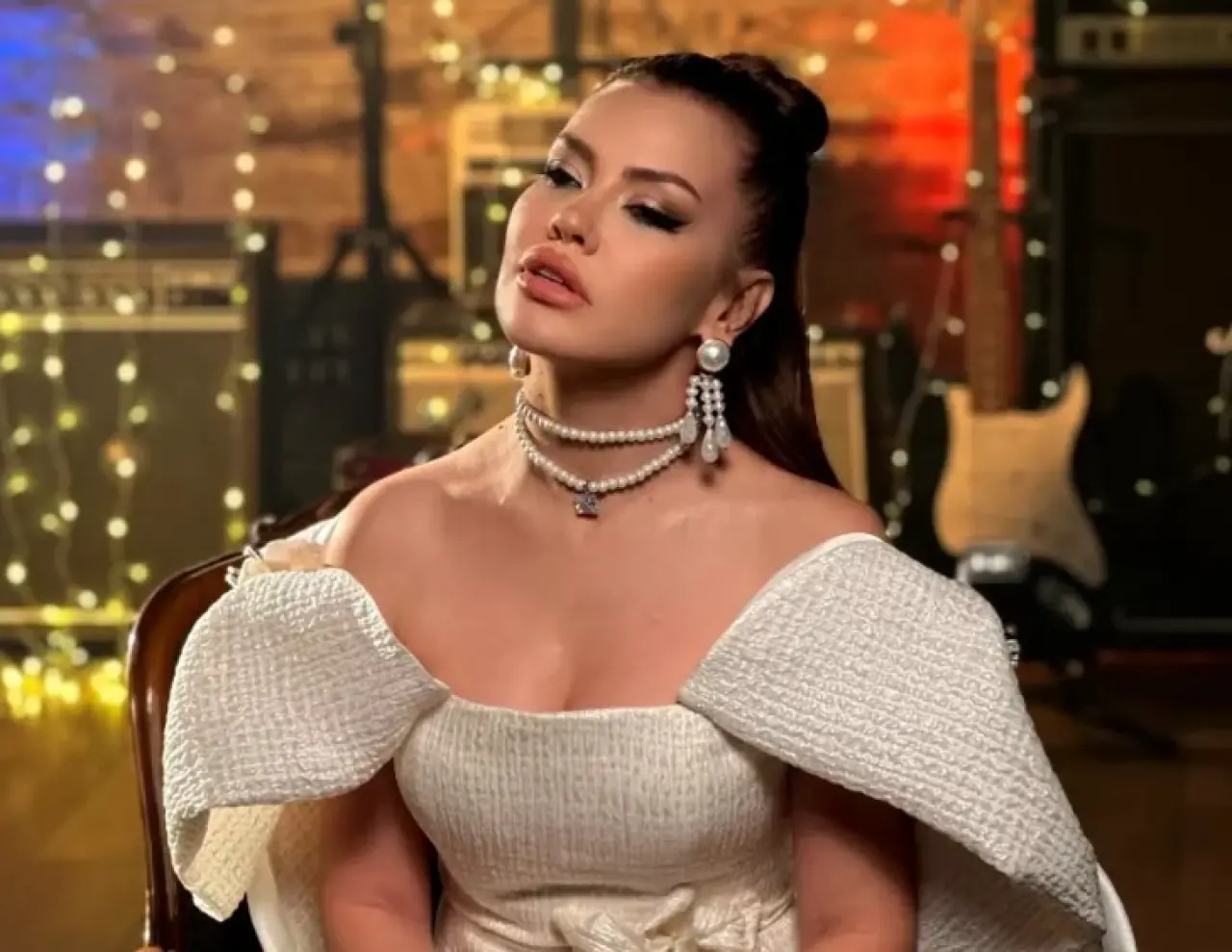 Şarkıcı Lara sedyeden paylaştı, sevenlerini korkuttu! 1