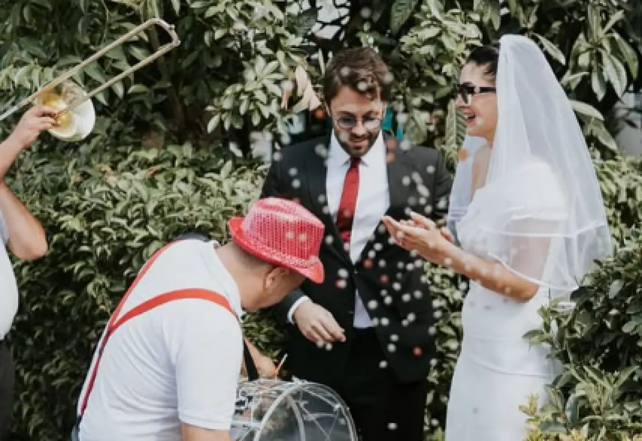 Sitare Akbaş’tan düğün şaşkınlığı “14 yıldır arkadaştık" 1