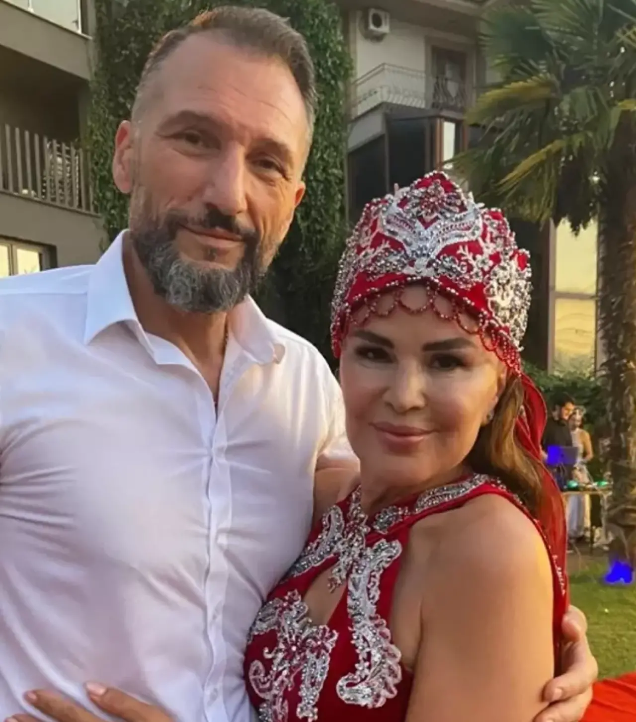 54 yaşında ikinci bahar! Nuray Sayarı’nın görsel şovlu kına gecesi 3