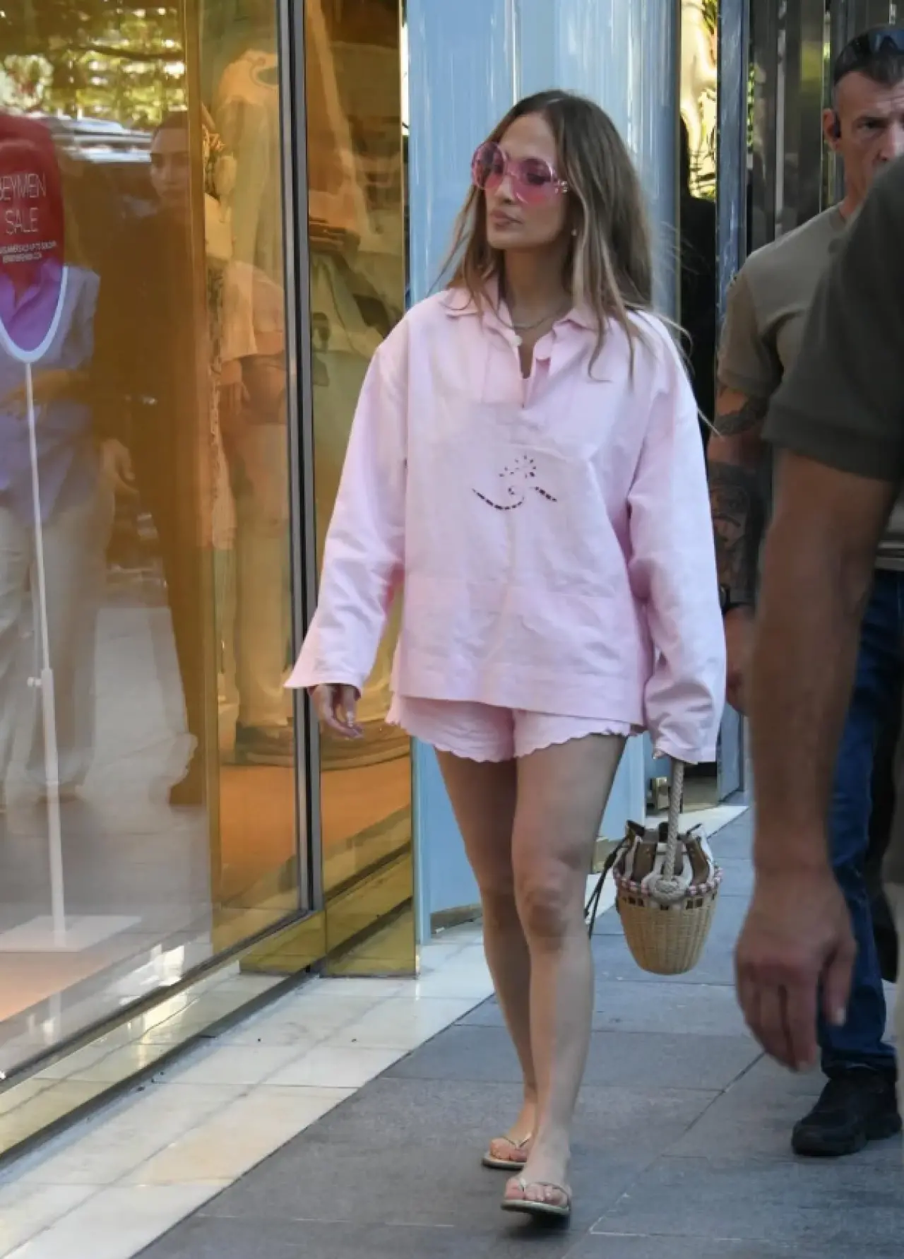 Jennifer Lopez İstanbul’da mağaza kapısından çevrildi! 2