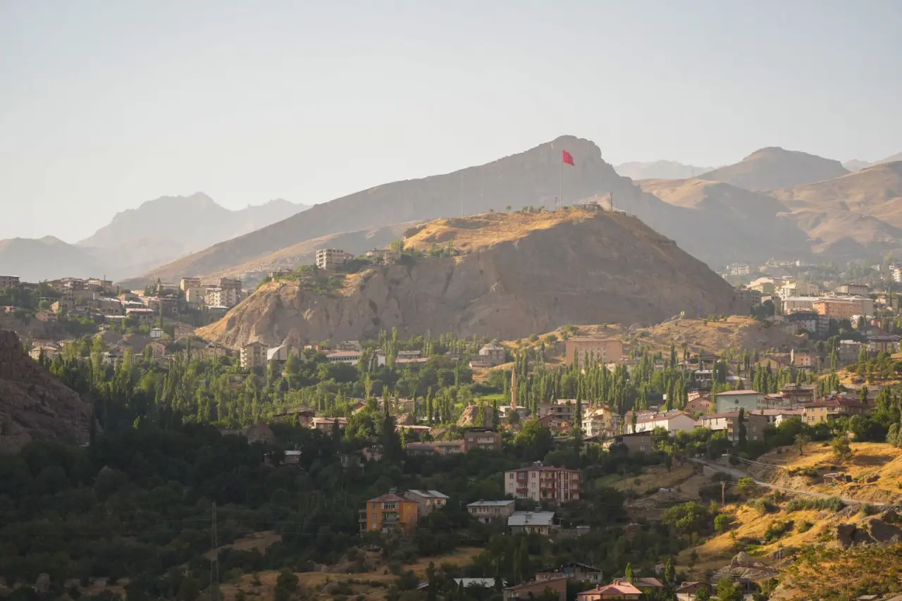 Hakkari, yıllar sonra kültür ve sanatla buluşuyor: “Bir Anadolu Şenliği” başladı 3