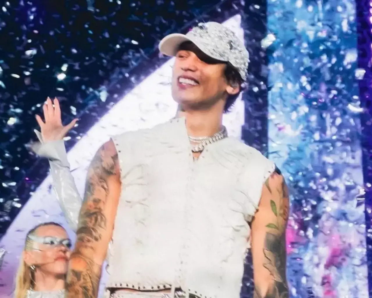 Kurşun yarasıyla değil, şarkılarıyla anılmak istedi! Çakal hastaneden paylaşım yaptı 1