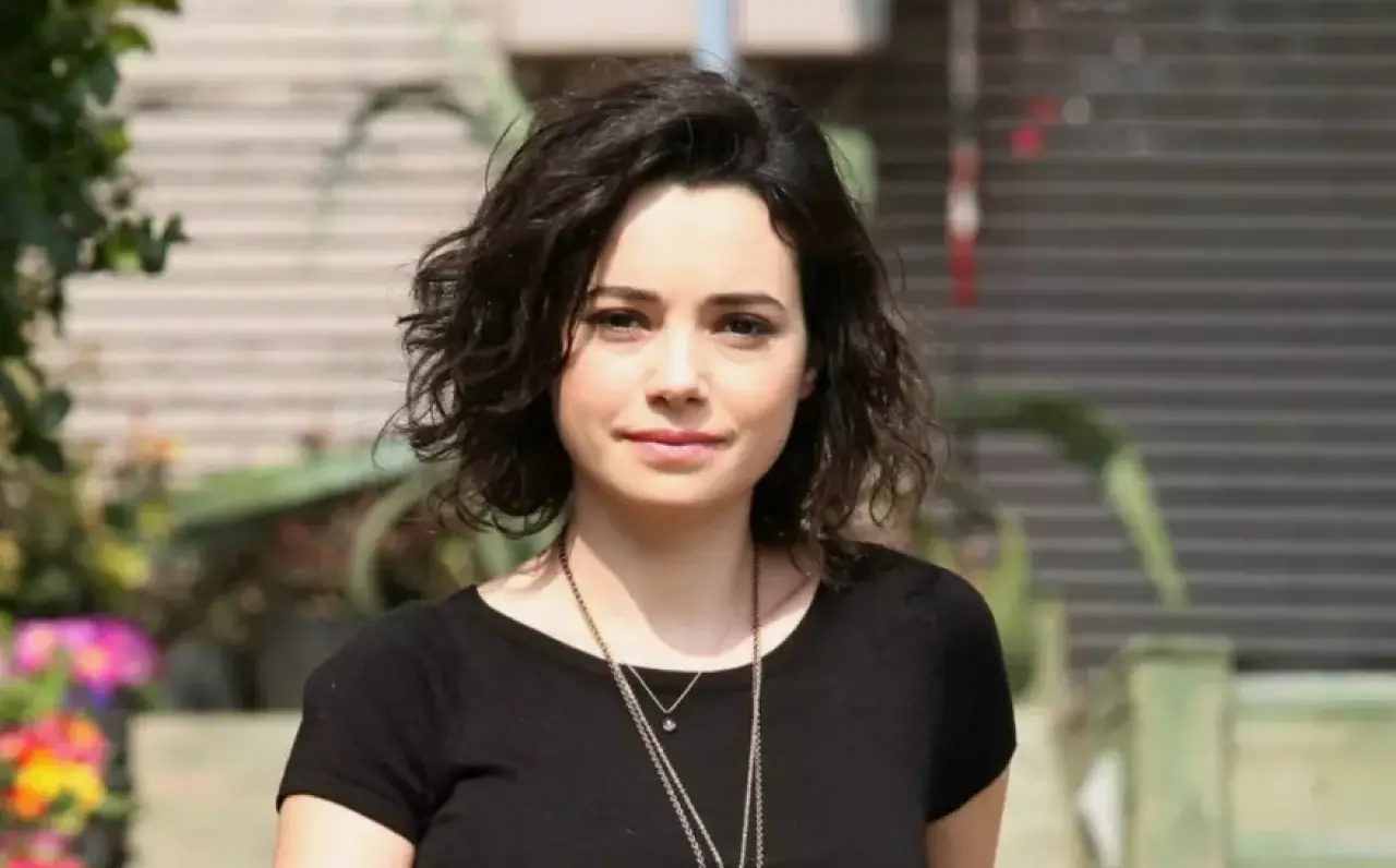 Özgü Namal’dan yıllar sonra duygu dolu dönüş: “Sektör çok değişti, rekabet artıyor” 3