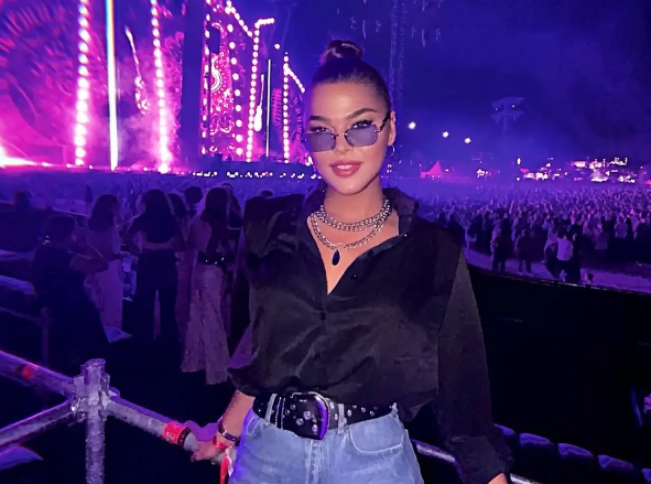 Ünlü oyuncunun anneannesi hayatını kaybetti! Aslıhan Karalar gözyaşlarıyla paylaştı 1