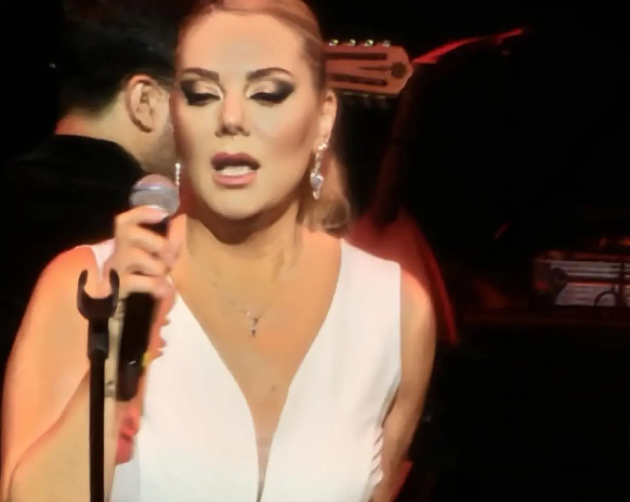 Beste Açar’dan olay yaratan sözler: “Anılarımız böyle paylaşılamaz” 1