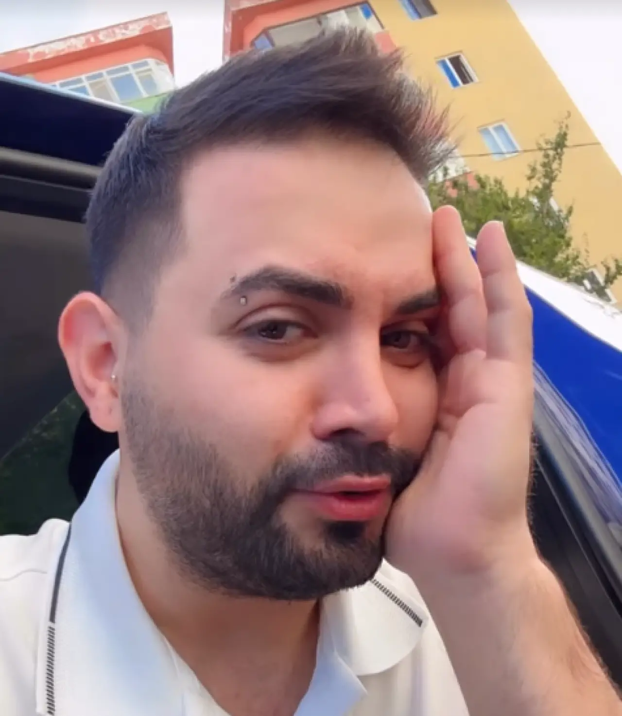 Kadir Ezildi setlere döndü, eşiyle tatlı atışma! 3