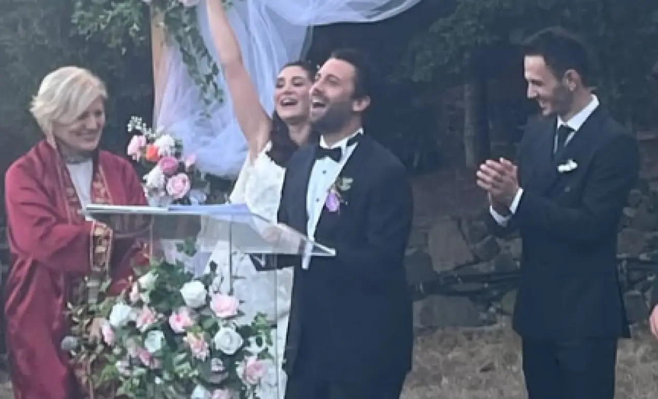 Sitare Akbaş’tan düğün şaşkınlığı “14 yıldır arkadaştık" 3