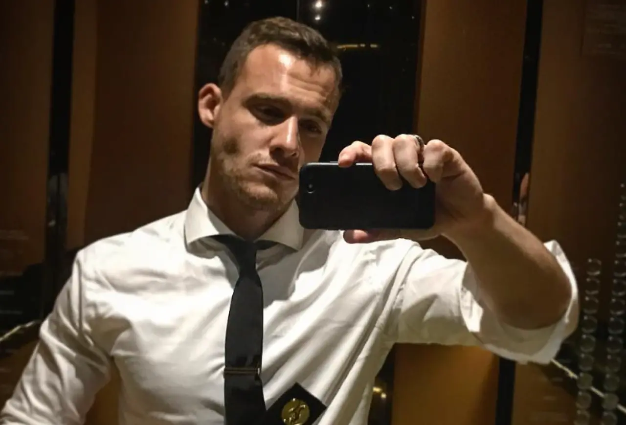 Ünlü olmadan önce şoförlük ve resepsiyon! Kerem Bürsin’in zorlu kariyer yolculuğu 2