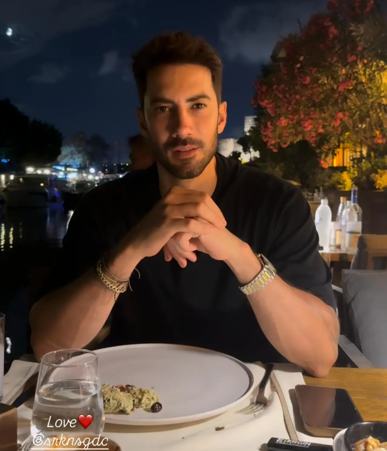 Melek Mosso’dan ayrılık dedikodularına yanıt! Tatilden aşk paylaşımı 2