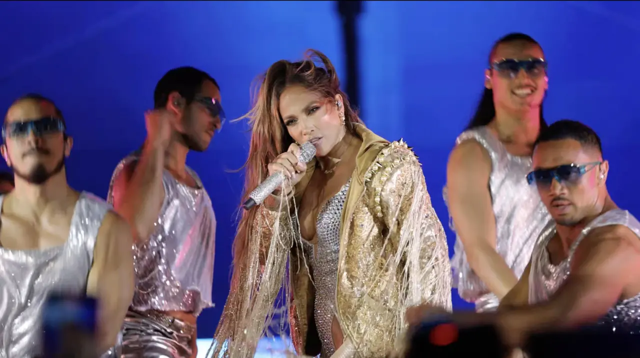Muhteşem enerjisi ve dans şovlarıyla Jennifer Lopez İstanbul'u büyüledi 3