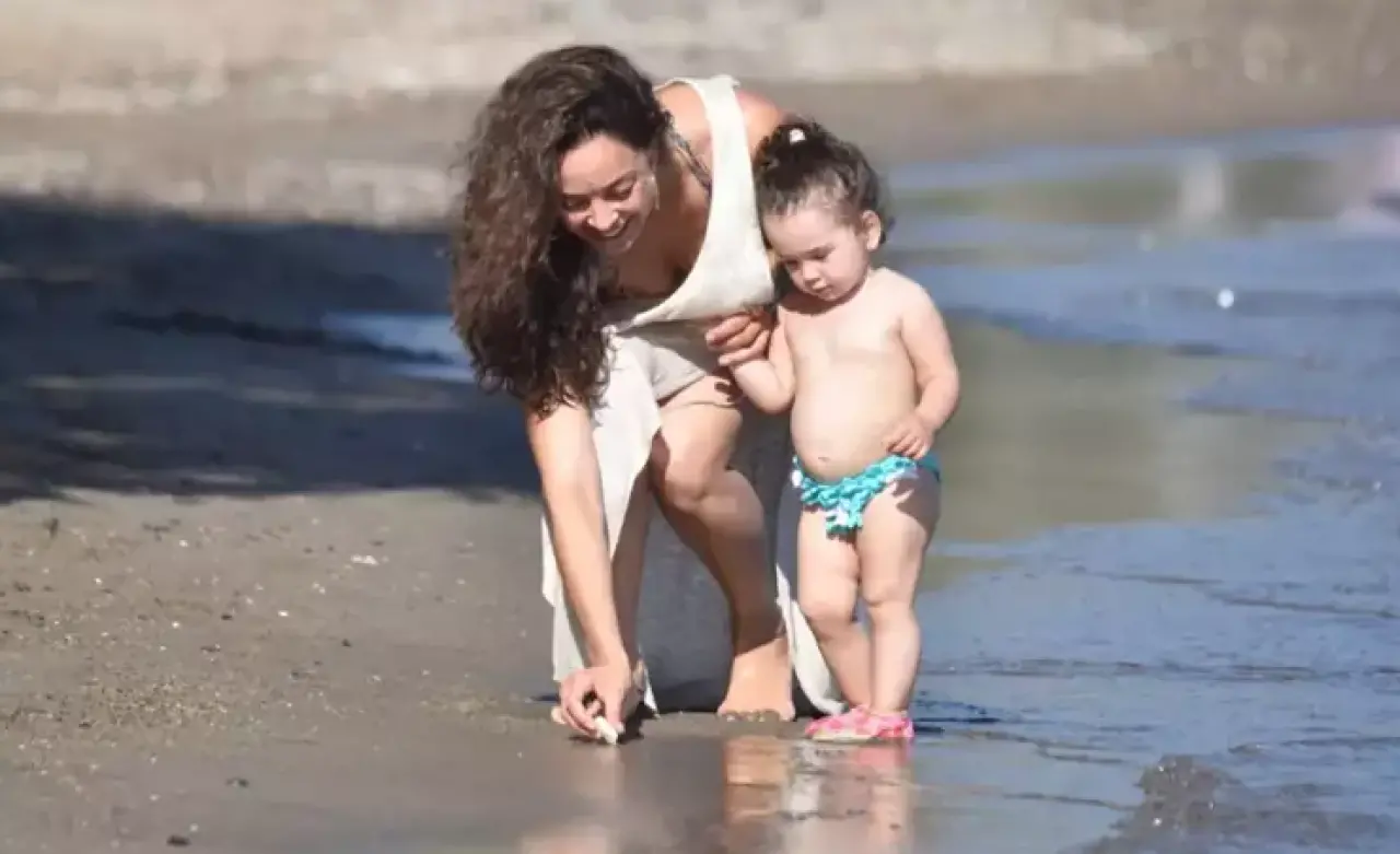 Azra Akın’dan şok çıkış: “43 yaşındayım, estetiğim sıfır!” 4