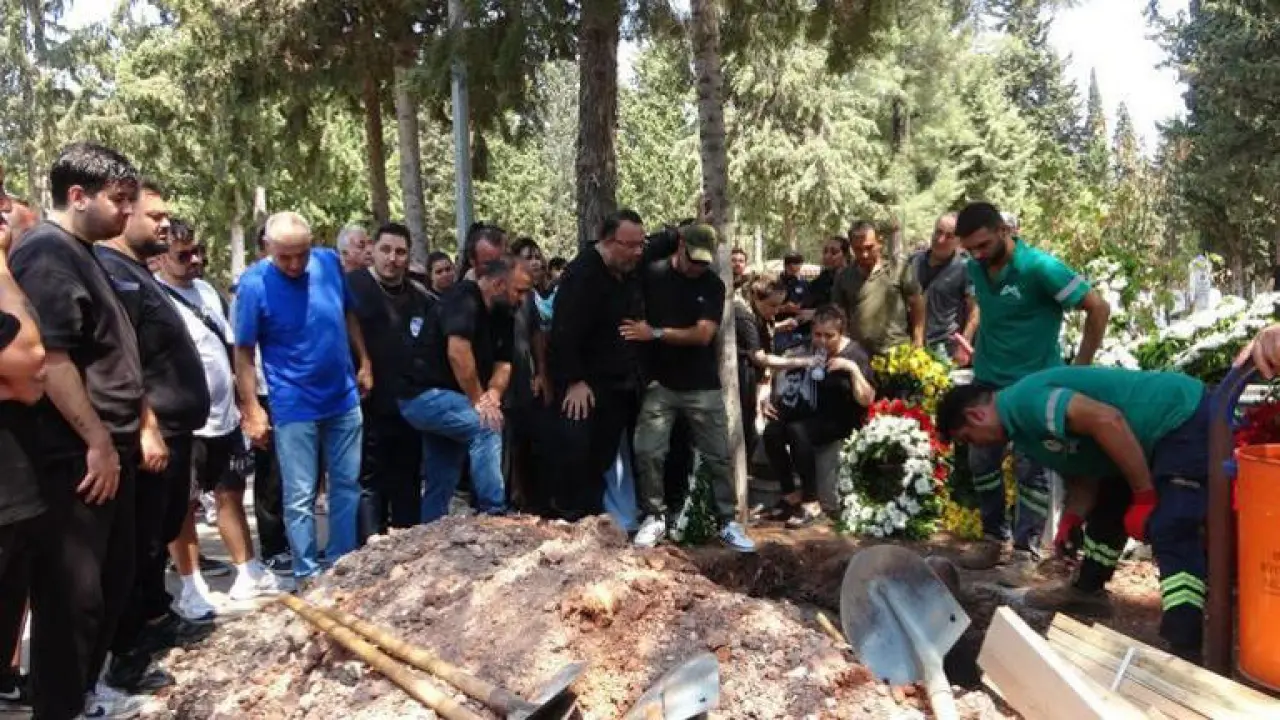 Aleyna Dalgakıran’dan Jrokez’e son veda! Mezarı başında çöktü kaldı 2