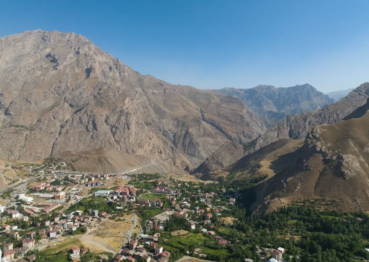 Hakkari, yıllar sonra kültür ve sanatla buluşuyor: “Bir Anadolu Şenliği” başladı 4