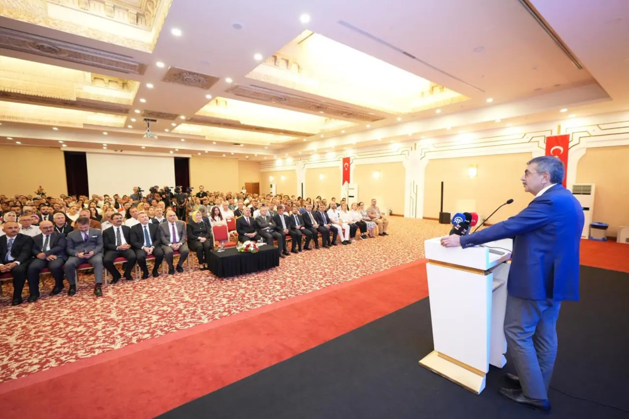 Bakan Tekin: “Eğitim Türkiye’nin dünyaya açılan kapısı” 3