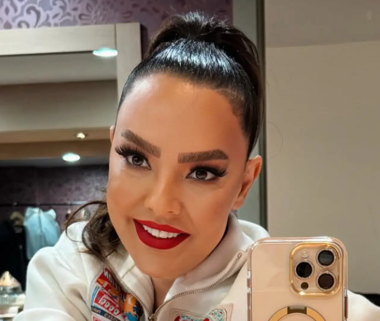 Ebru Gündeş’in kaşlarındaki radikal değişim olay yarattı! Takipçileri ikiye bölündü 2