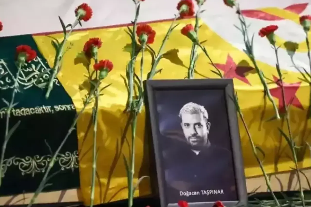 Tiyatro dünyası yasta Doğacan Taşpınar’a gözyaşlarıyla veda! 3