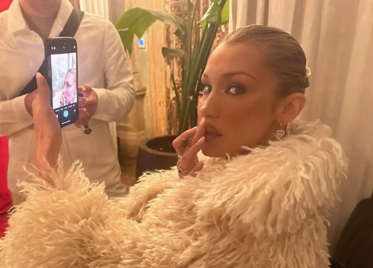 Bella Hadid’in sarı yolculuğu hız kesmiyor! İmaj değişikliği şaşırttı 3