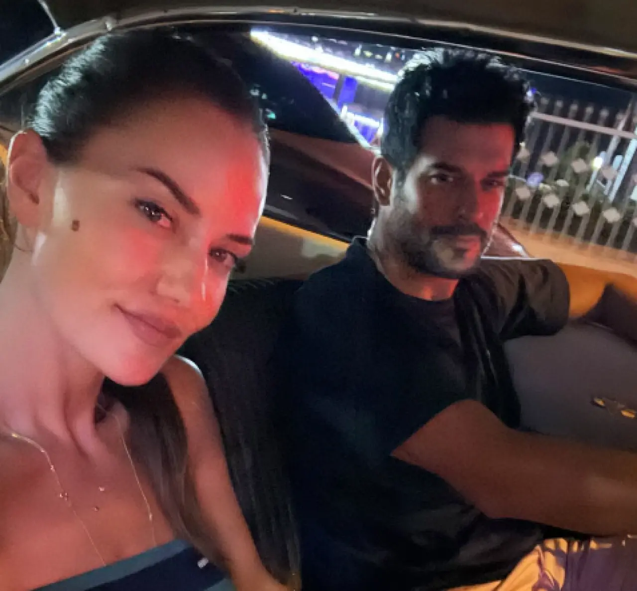 Burak Özçivit ve Fahriye Evcen’den boşanma iddialarına fotoğraflı yanıt! 2
