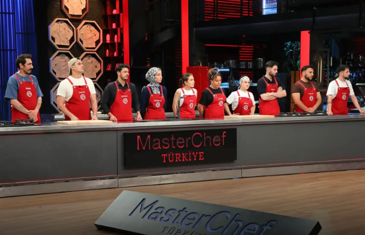 Demet Akalın’dan MasterChef İlhan Buğra’ya destek: “İnşallah şampiyon olursun” 1