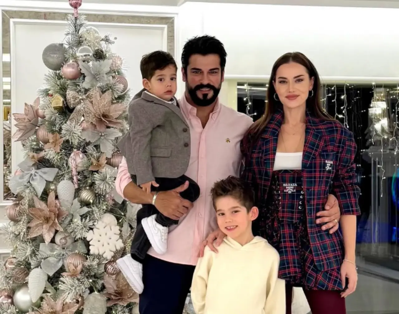 Ünlü çifte yönelik dedikodular bitmiyor! Fahriye Evcen ve Burak Özçivit noktayı koydu 1