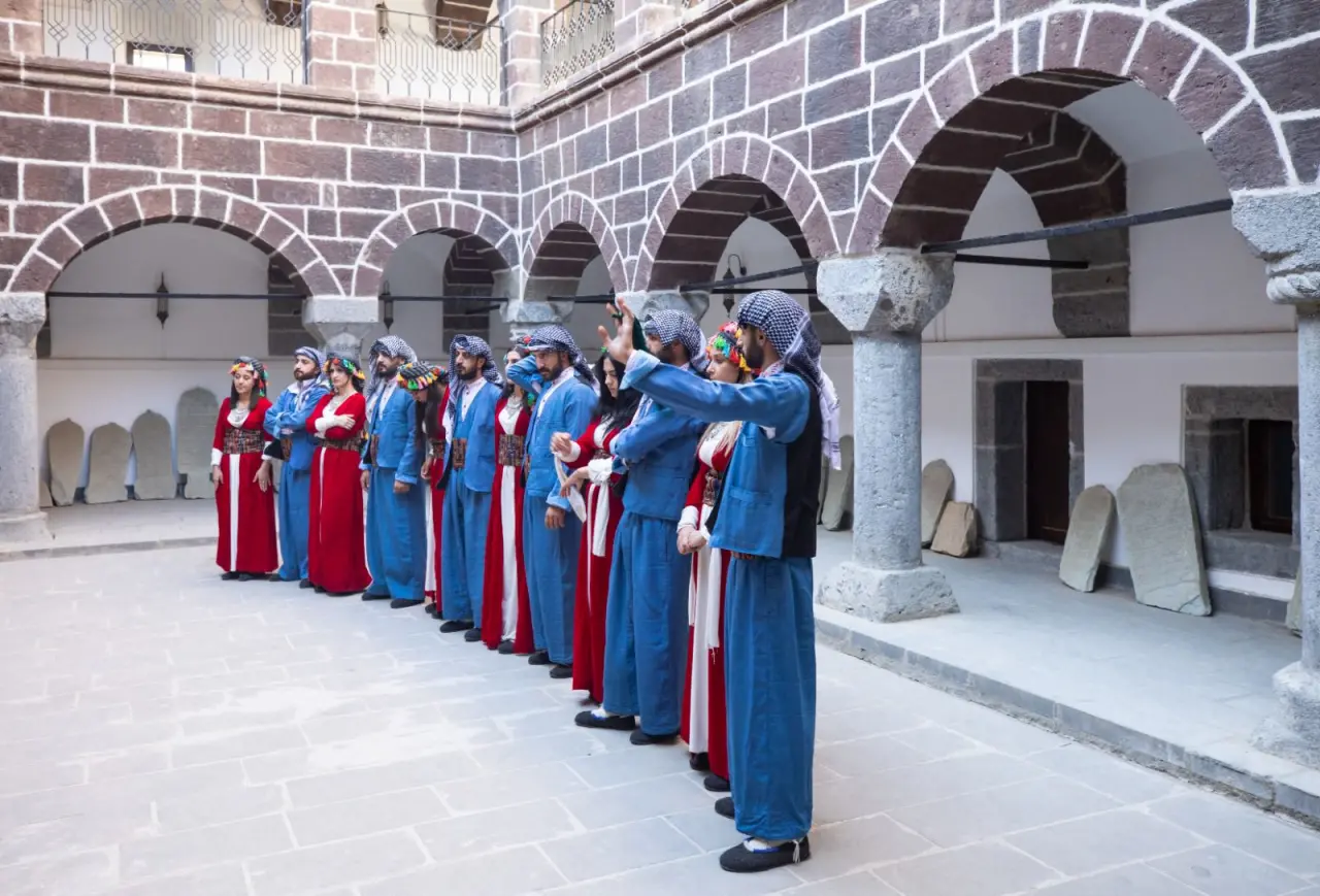Hakkari, yıllar sonra kültür ve sanatla buluşuyor: “Bir Anadolu Şenliği” başladı 1