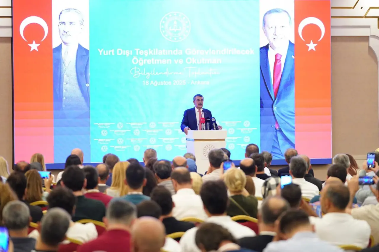 Bakan Tekin: “Eğitim Türkiye’nin dünyaya açılan kapısı” 1