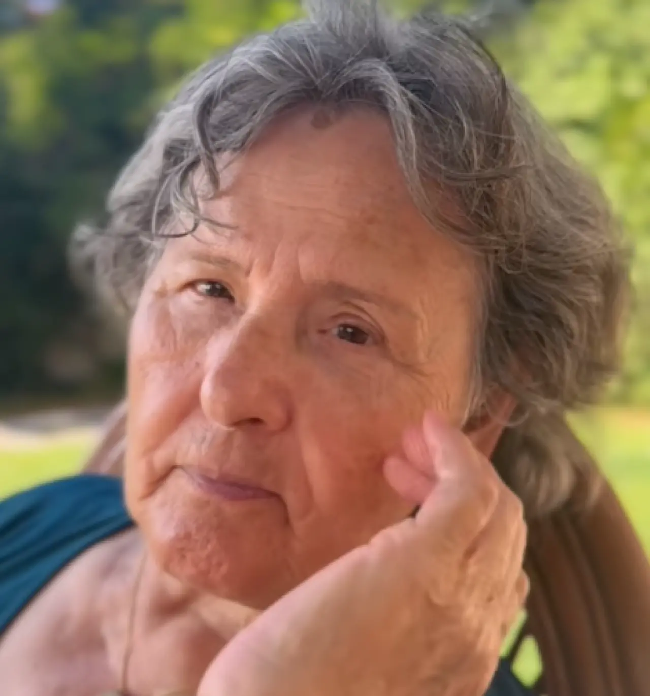 Ünlü oyuncunun anneannesi hayatını kaybetti! Aslıhan Karalar gözyaşlarıyla paylaştı 3