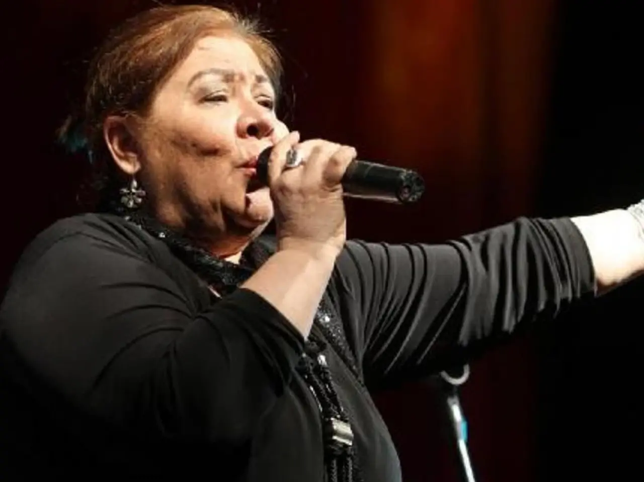 Türk Halk Müziği’nin ustası Banu Kırbağ 74 yaşında hayatını kaybetti! 3