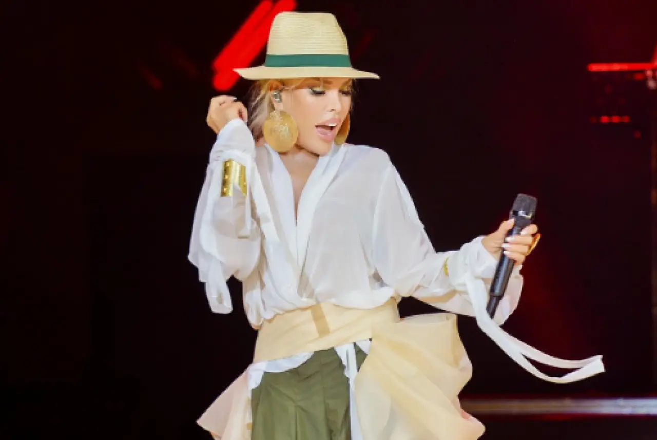 Ajda Pekkan rüzgara direndi, Harbiye’yi salladı! 1