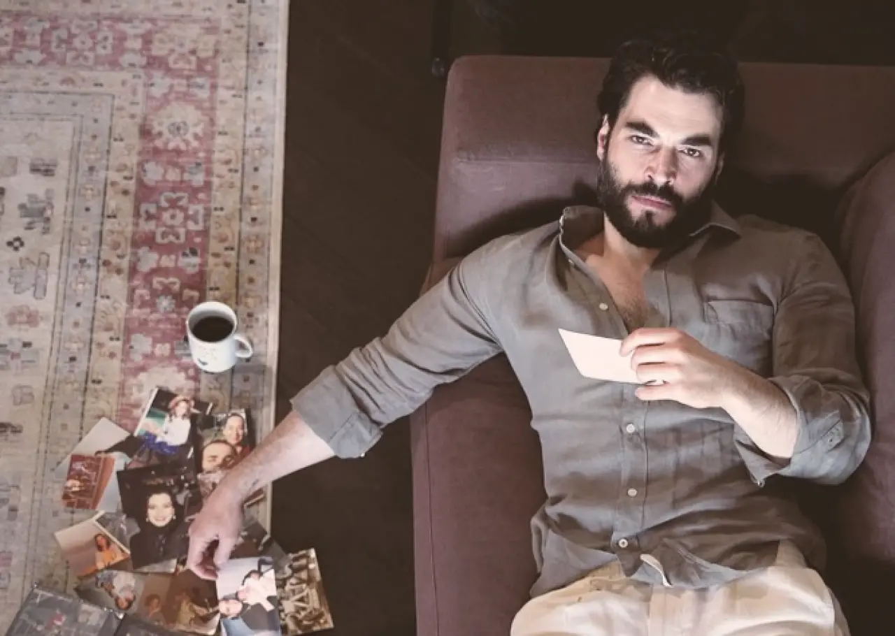 Akın Akınözü’nden yürek burkan paylaşım: “Bazı hatıralar sessizlikleriyle kalır” 1