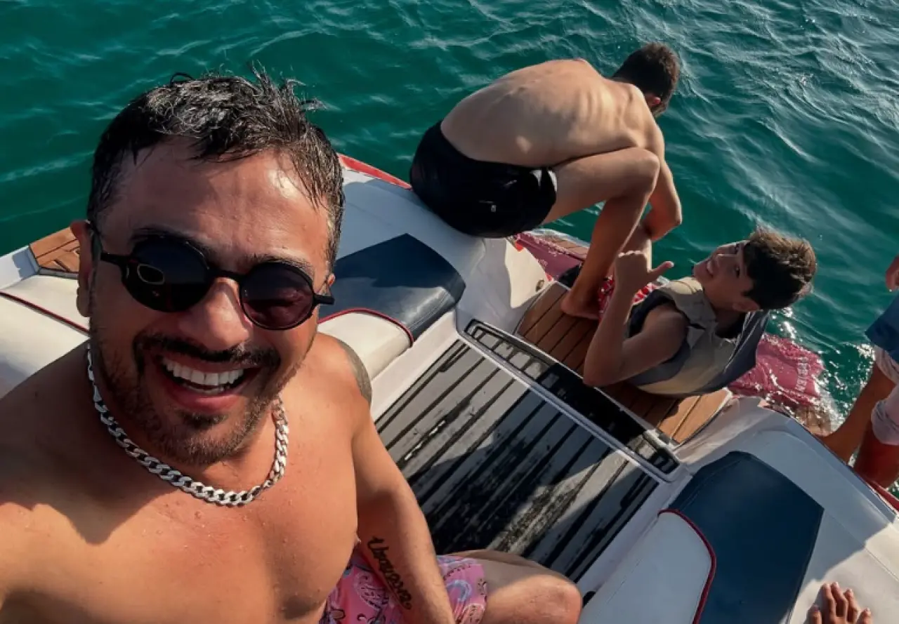 Emre Altuğ ve oğullarının Çeşme Wakesurf şovu! 3