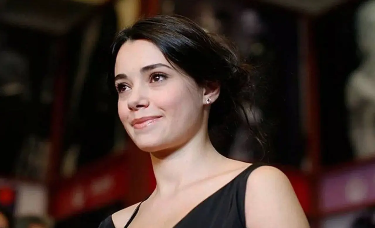 Özgü Namal’dan yıllar sonra duygu dolu dönüş: “Sektör çok değişti, rekabet artıyor” 1