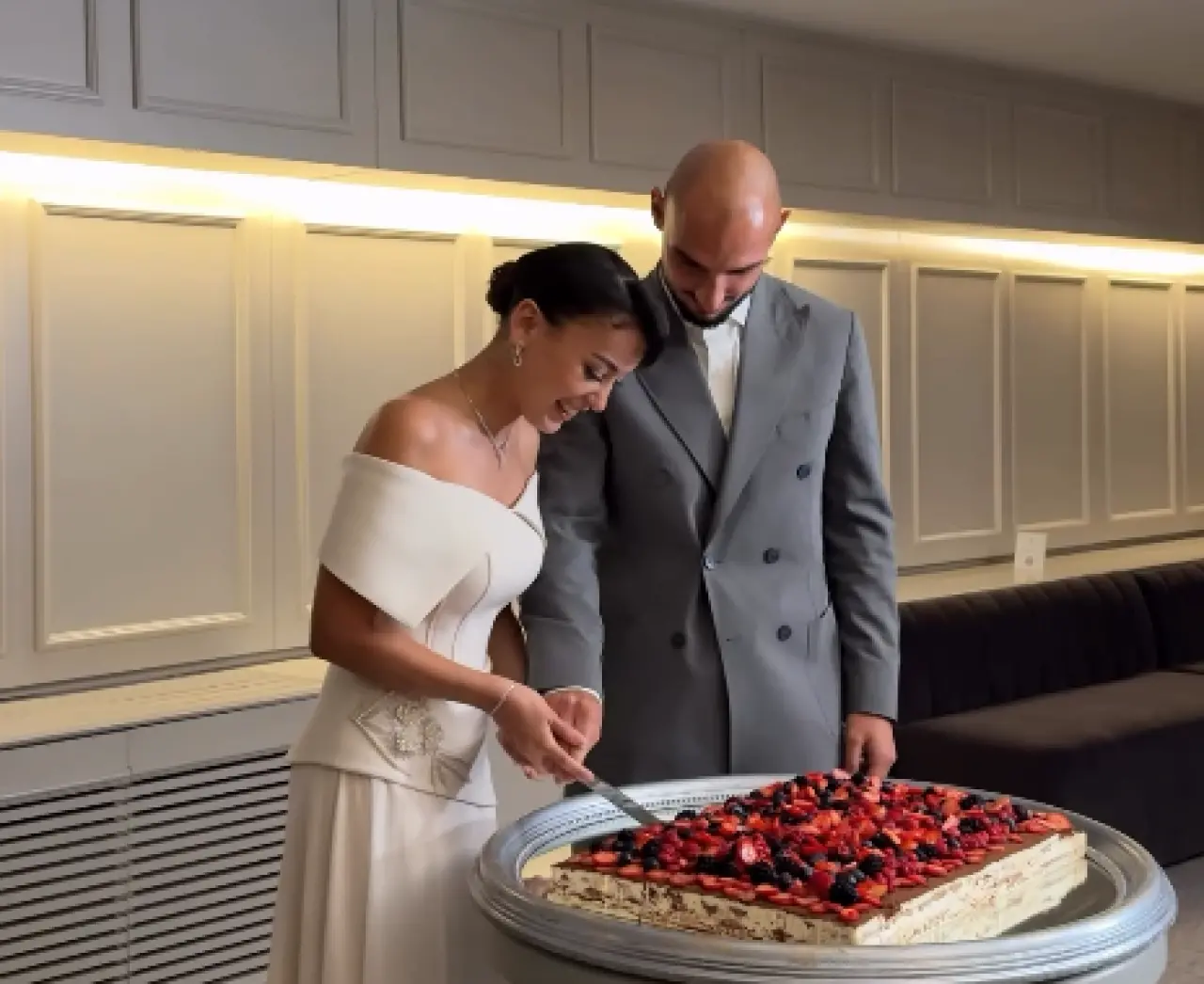 Galatasaray futbolcusu Ahmed Kutucu ve Asena Atalar nişanlandı: “İçim içime sığmıyor” 3