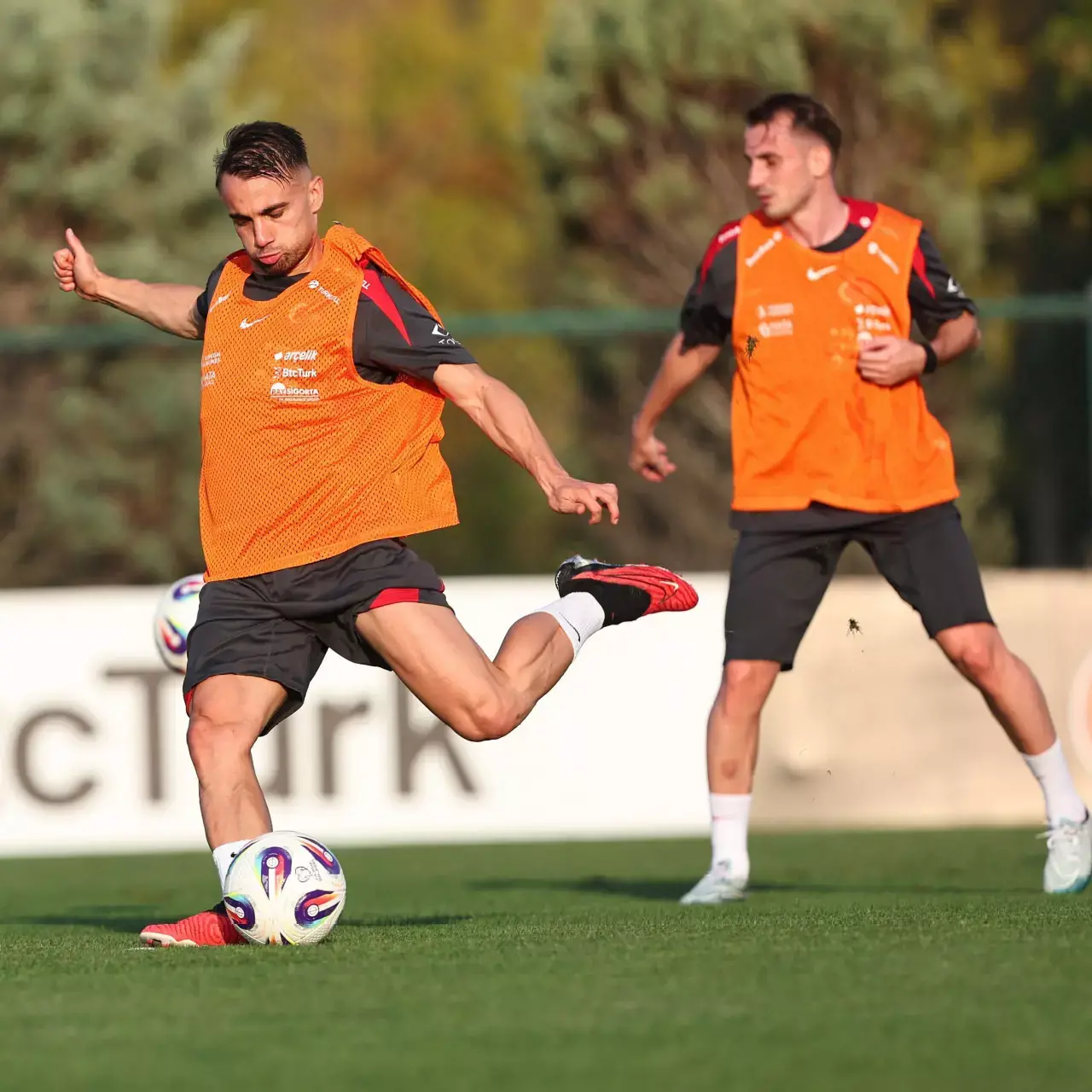 Yunus Akgün attığı golün sevincinde Kerem Aktürkoğlu'na göndermesini yaptı 1