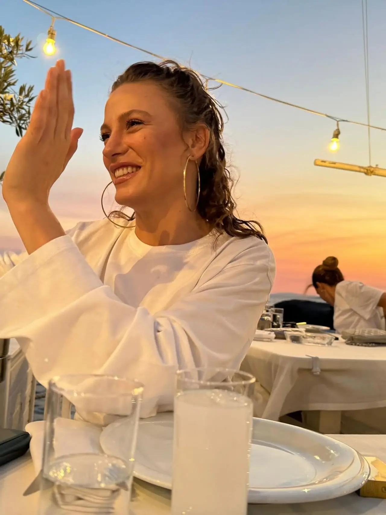 Her yaz onunla güzel! Serenay Sarıkaya'dan geleneksel yaza veda pozu 3