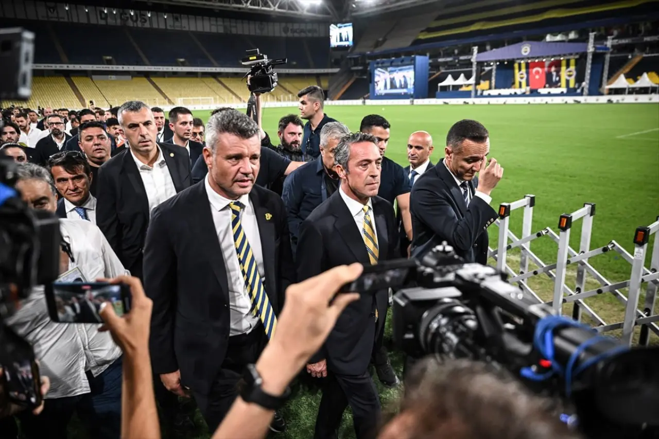 Sadettin Saran resmen görevde: Mazbatasını Ali Koç’tan aldı 1