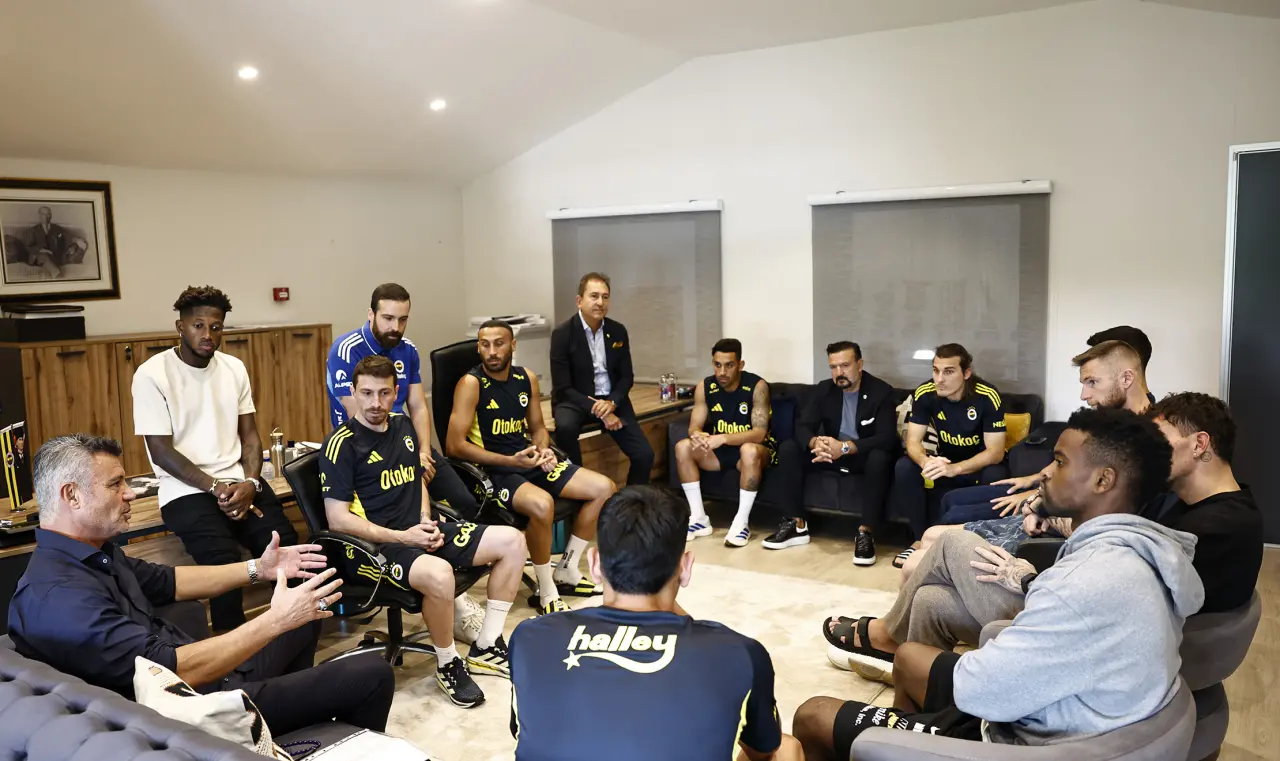 Fenerbahçe'de ayrılık rüzgarları: Başkan Sadettin Saran’dan kritik toplantı 1