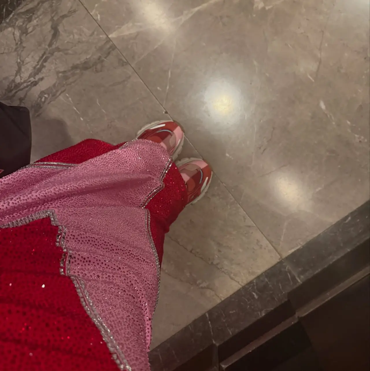 Şıklık kurallarını yıktı! Ebru Şahin’in ayakkabısı Instagram’ı salladı 2