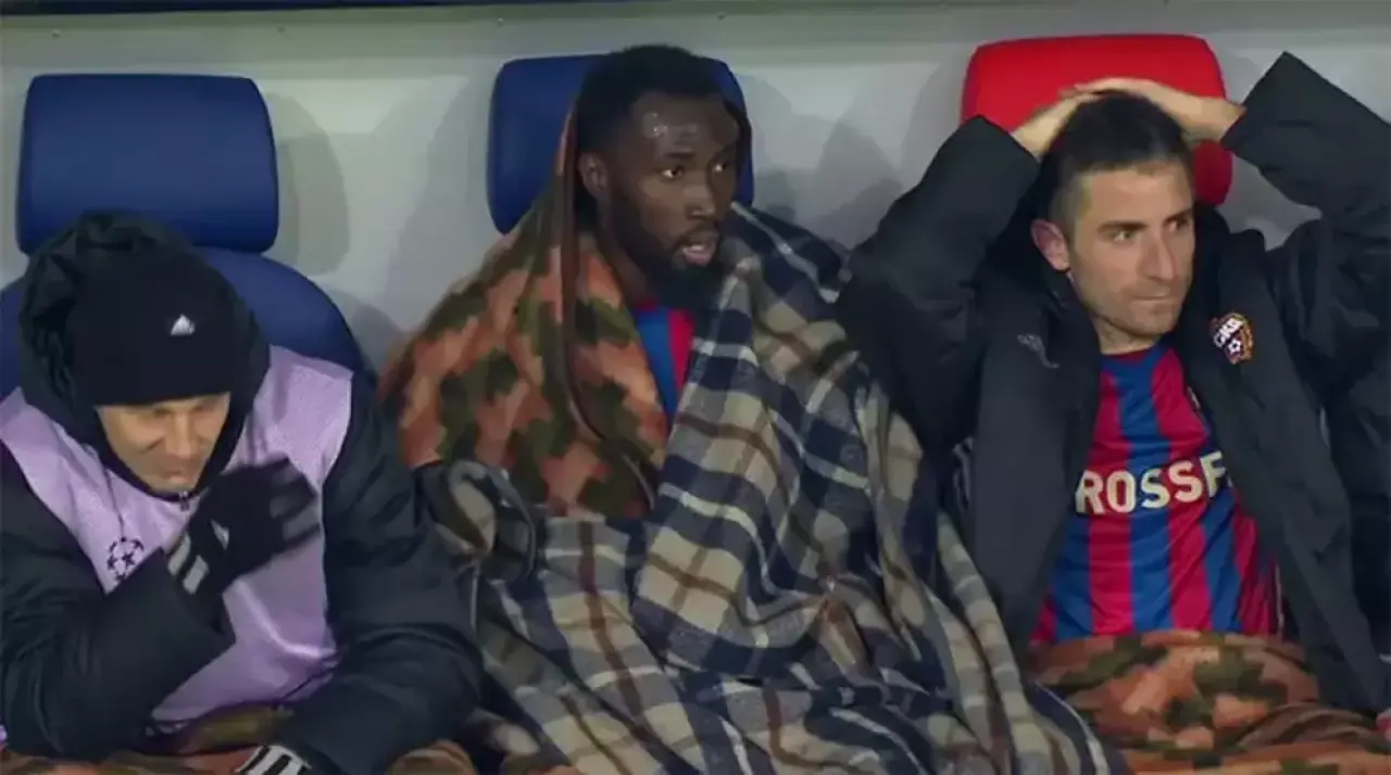 Sahada Olması Gereken Hiçbir Şey Olmadı! Futbolun En İlginç Anları 22